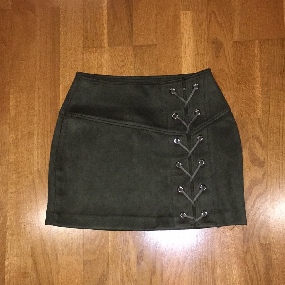 🌼3/$10 Army Green Lace-Up Skirt